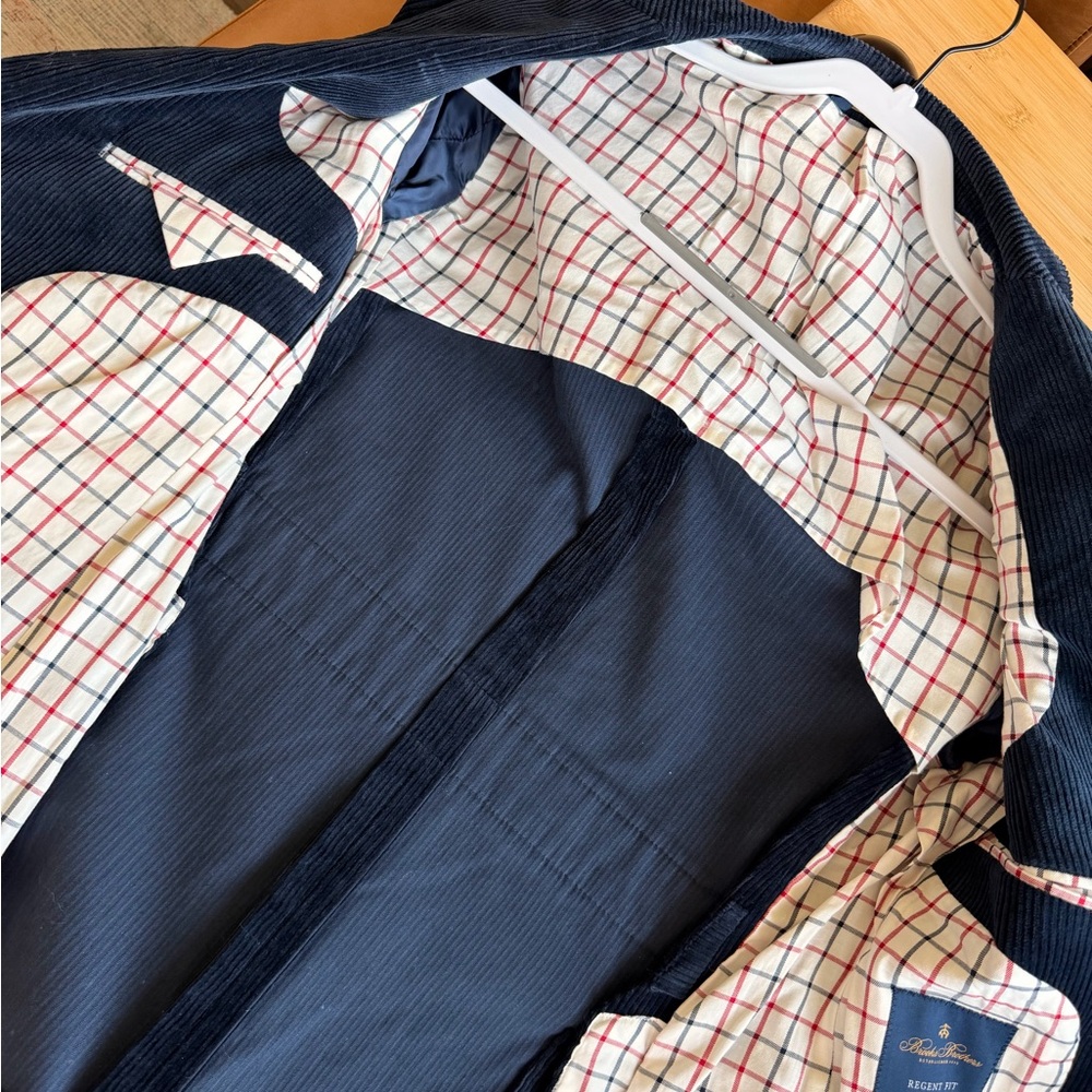 Brooks Brothers Navy Blazer with Cream Plaid Lining - Picture 4 of 5